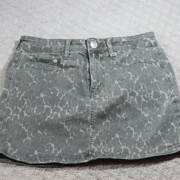 American Eagle Nex(x)t Level Stretch Size 4 Camo Mini Skirt - Picture 1 of 5